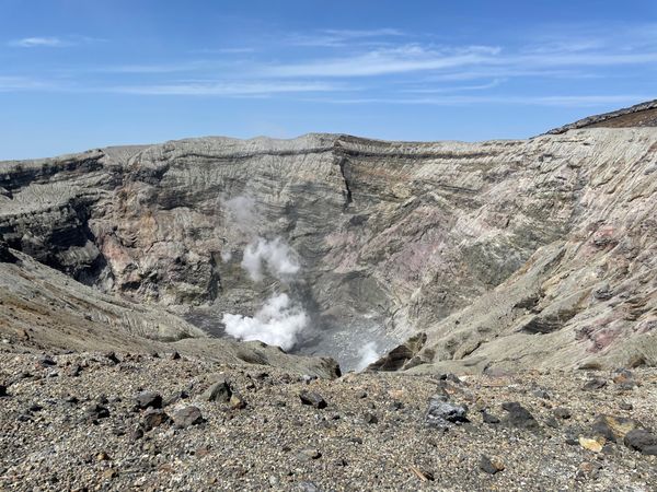 日本・熊本県「阿蘇」の写真：火口。壮大の一言です。グランドサークルっ...