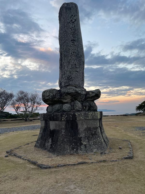 日本・佐賀県「唐津・呼子」の写真：名護屋城跡。遠くには玄海原発も見えます。