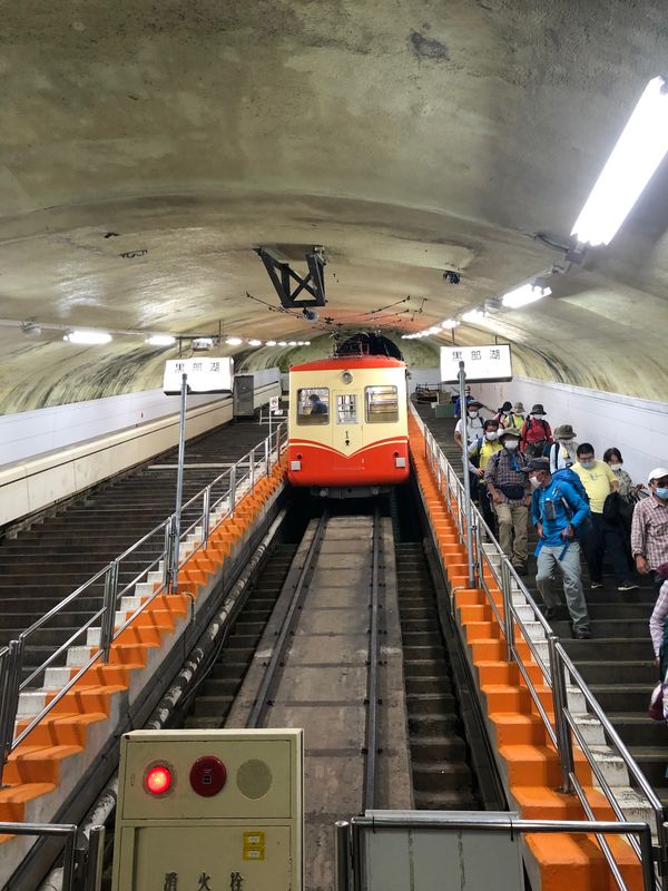 日本・長野県「黒部ダム、立山」の写真：ケーブルカー、ロープウェイを乗り継いで室堂へ