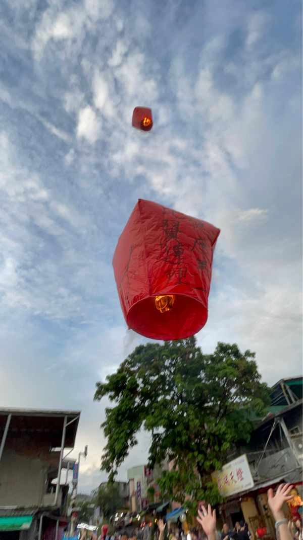 台湾・台北「台湾」の写真：十分。願い事が中途半端になったランタン上げ😅