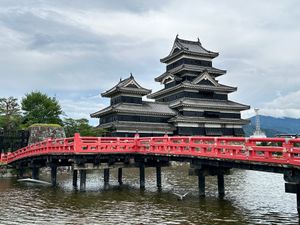 どこから見てもカッコ良い松本城