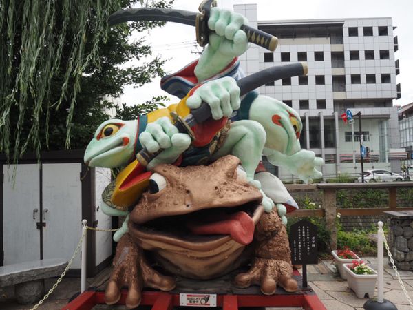 日本・長野県「初の夜行バスで長野県」の写真：カエルの町
なわて通り

水曜日定休日で...