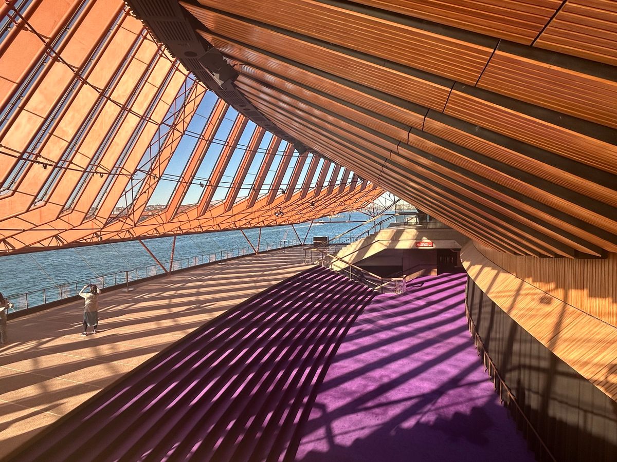 オペラハウス内部見学ツアー（要予約）。
もちろん日本語の回もあります。