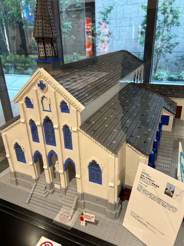 日本・長崎県「一泊二日の長崎旅行」の写真：長崎駅では
大浦天主堂と軍艦島の
レゴが...