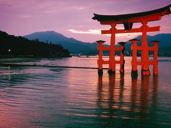 日本・宮島「新幹線で日帰り広島旅」の写真：平和記念公園から船で宮島へ🚢