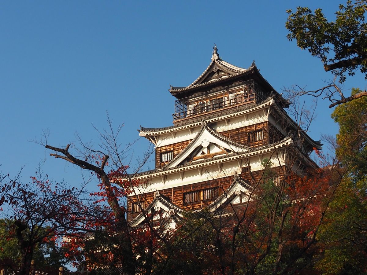 原爆ドームと広島城