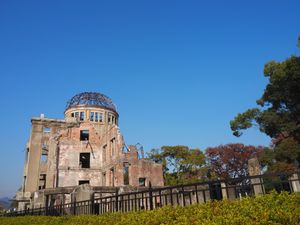 原爆ドームと広島城