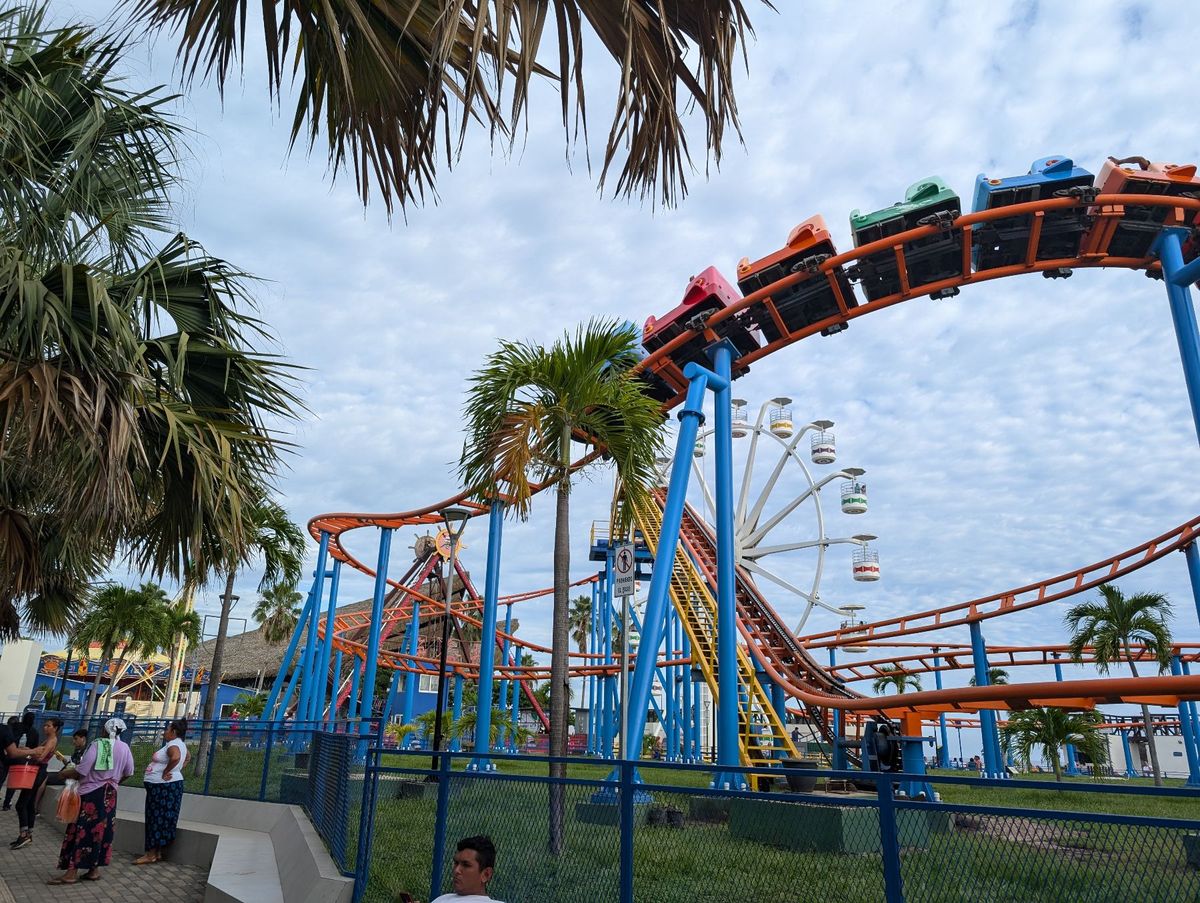 約12時間の移動でたどり着いたはエルサルバドルの太平洋岸の街La Libe...