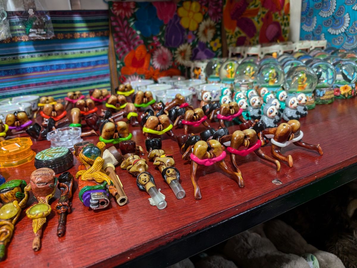 La Fortunaに到着してすぐに温水の流れる川へ。
フリーエントランス...