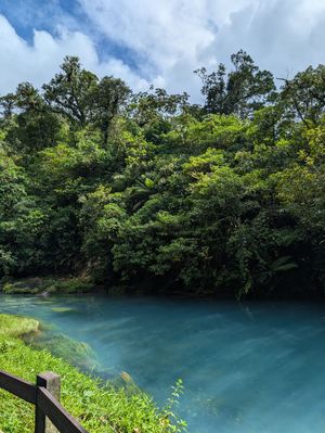 この日はLa Fortunaをあとにして太平洋岸の街Puntarenasへ...