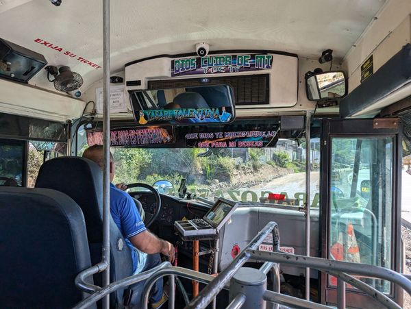 パナマ・パナマシティ「ケツァール探しから中米ホッピング」の写真:La Libertadで一泊した後、首都...