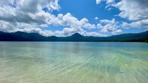 恐山の宇曽利湖