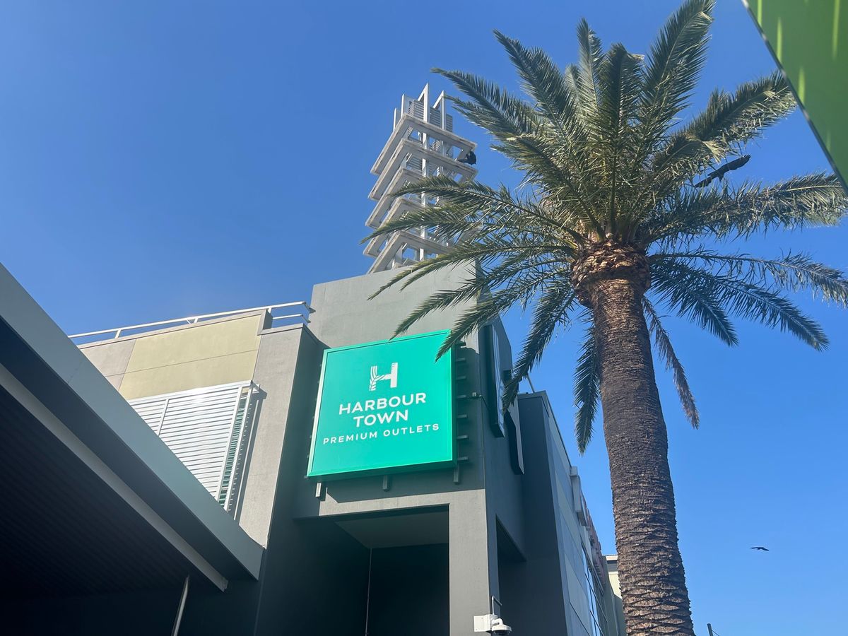 リゾート感溢れるホテル。束の間の休日はお買い物。