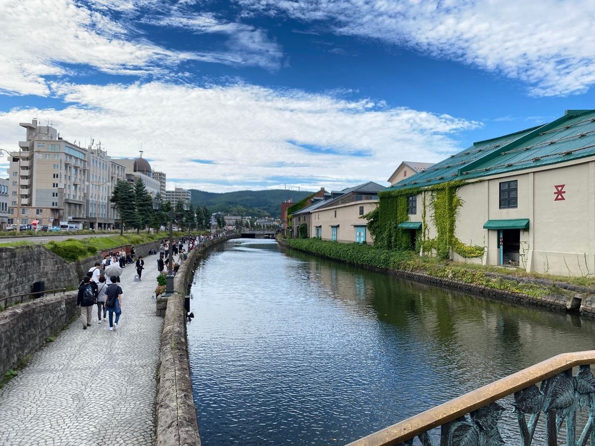 小樽運河。中国人が沢山いて、コロナ前の活気が戻った感じ。観光地ですね。