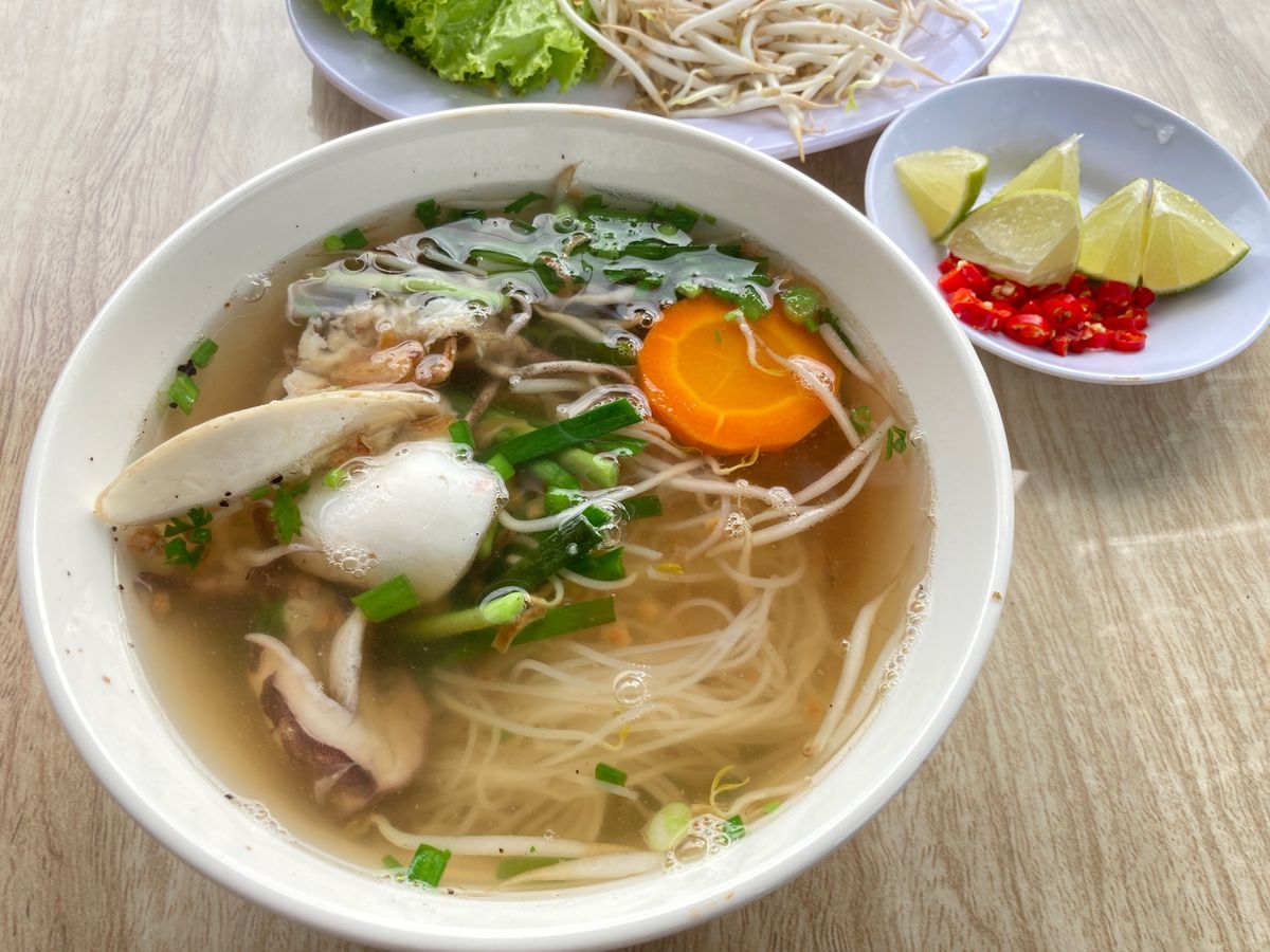 Đảo Hải Tặc
朝。イカフーティウ(hủ tiếu mực)