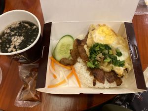 体調を崩してグラブでホテルに届けてもらったCơm Tấm Phúc Lộc...