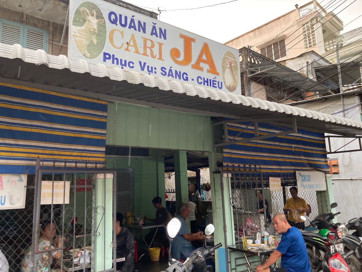 インド風カレーも美味い。cà ri gà 
鶏カレー(ご飯とセットで400...