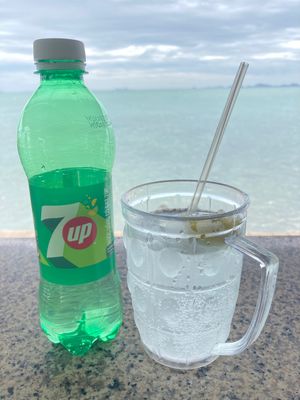 海賊島đảo Hải Tặc
小島の食堂でお茶休憩、コーヒーがなかったので...