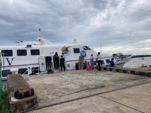 キエンザン省Hà Tiênからđảo Hải Tặc(海賊島)へは高速船で...