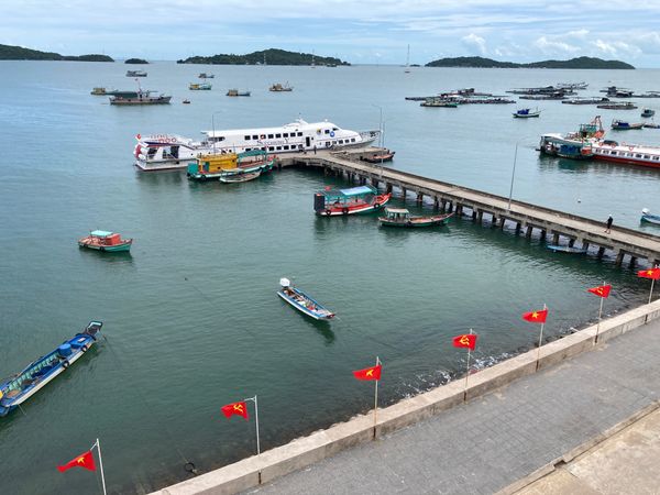 ベトナム・đảo Hải Tặc(海賊島)「ベトナム」の写真：Tiên Hải港。ハーティエンから乗っ...