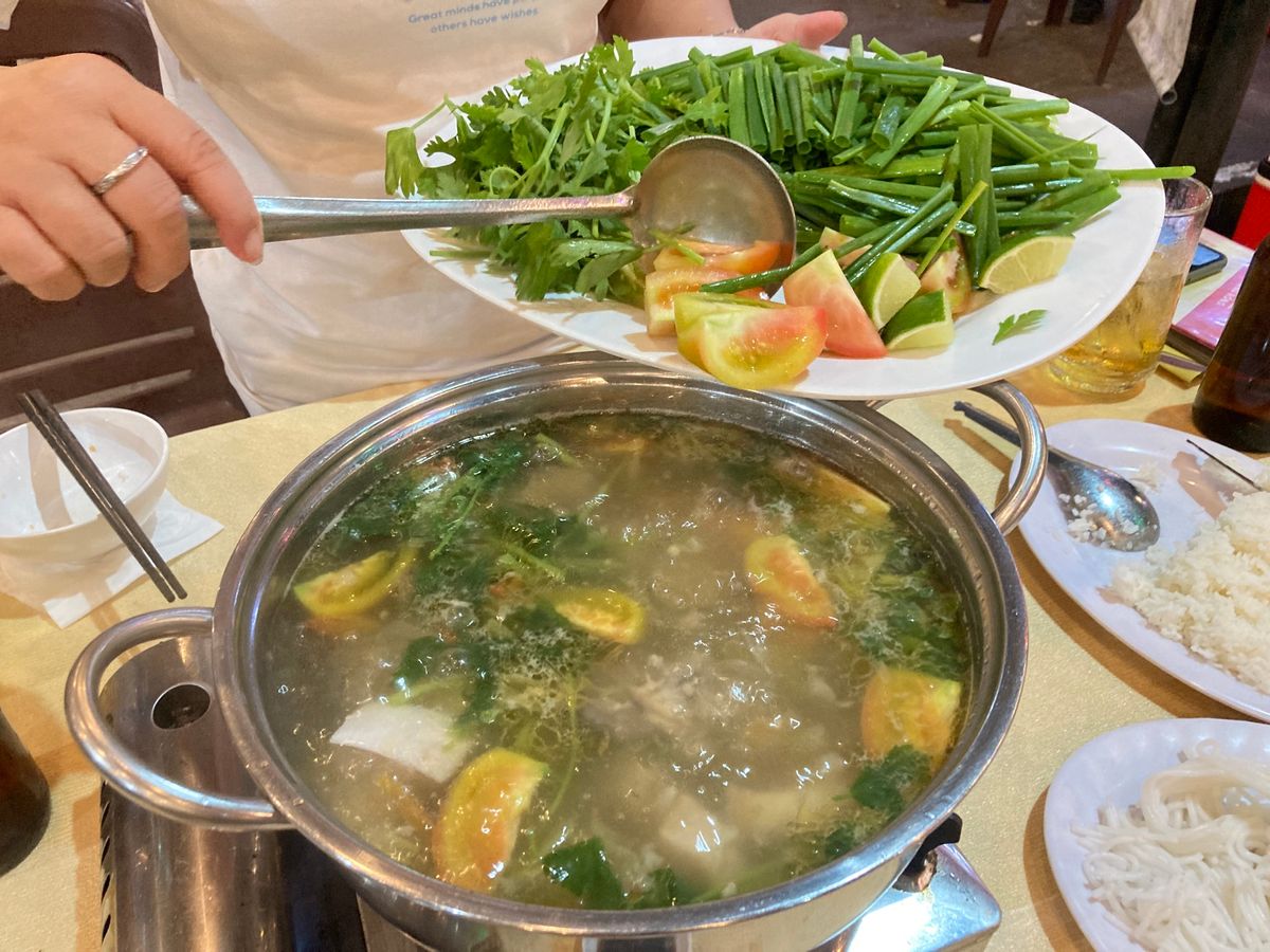 相変わらず曲芸運転が上手いベトナム人。
夜はtrứng chiên hàn...