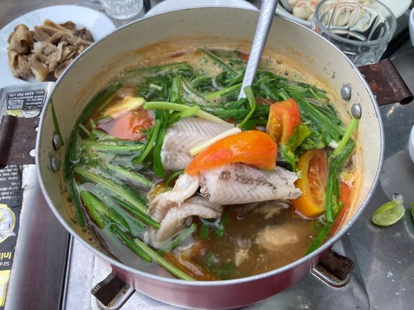 ベトナム・đảo Hải Tặc(海賊島)「ベトナム」の写真：友達宅にて飲み会。cá khoai(テナ...