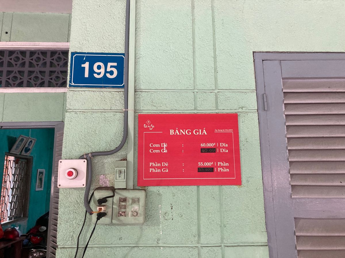 インド風カレーも美味い。cà ri gà 
鶏カレー(ご飯とセットで400...