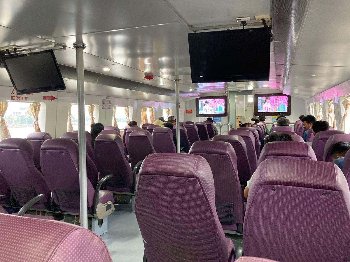 キエンザン省Hà Tiênからđảo Hải Tặc(海賊島)へは高速船で...