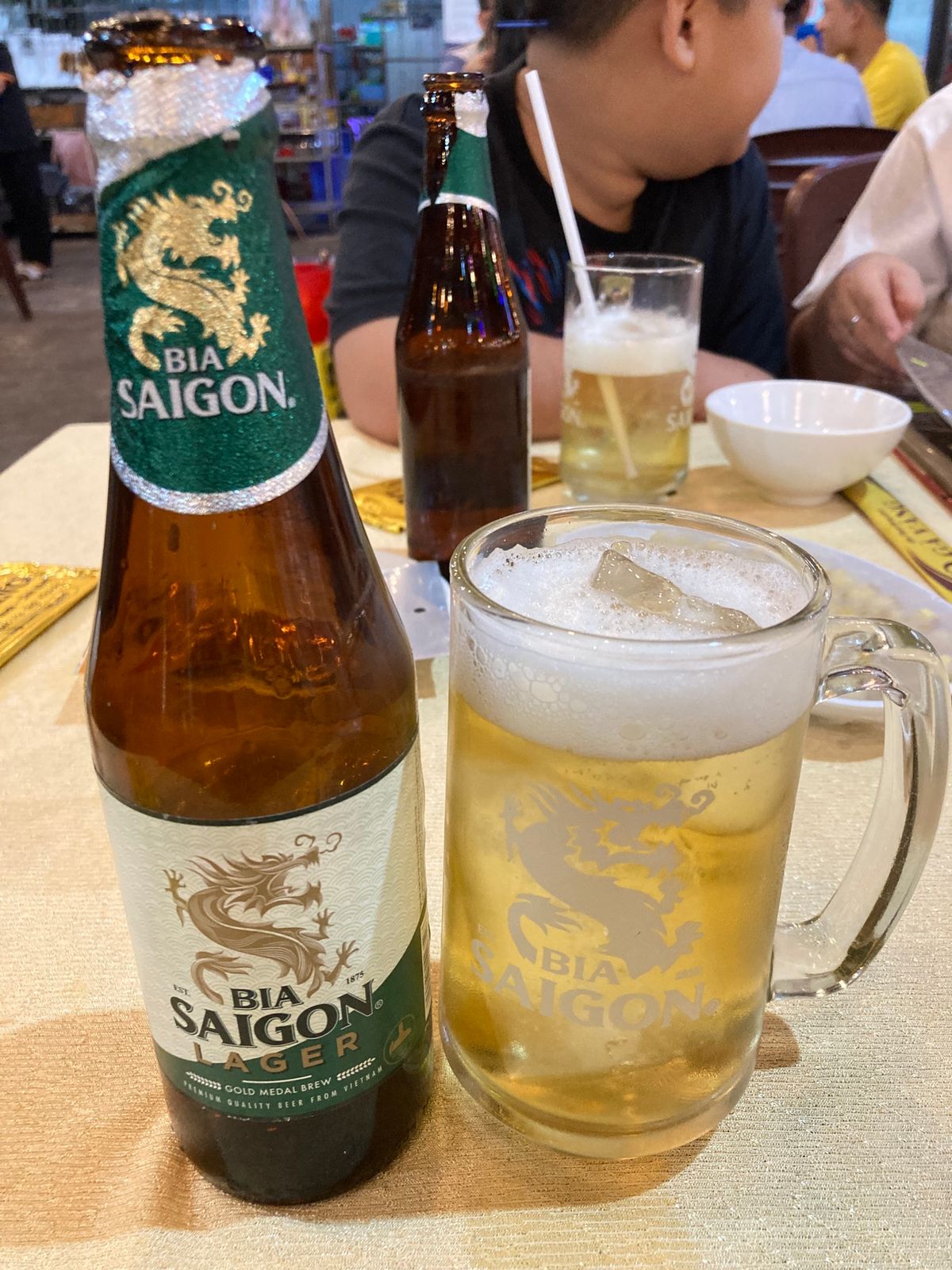 相変わらず曲芸運転が上手いベトナム人。
夜はtrứng chiên hàn...