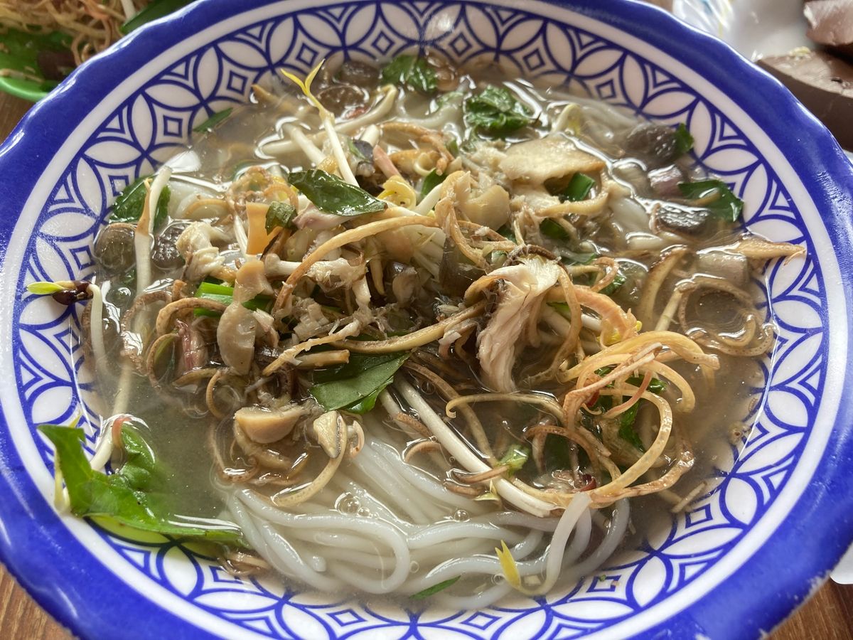 bún nước lèo đối diện Hương Lực(フーンルッ...