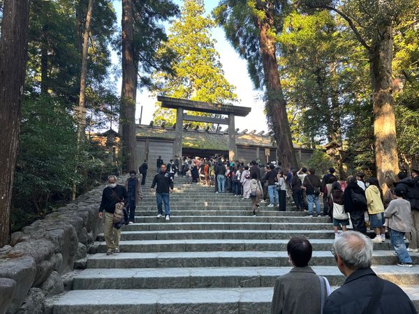 日本・三重県「伊勢志摩」の写真：11/22伊勢
伊勢神宮、伊勢うどん、赤...