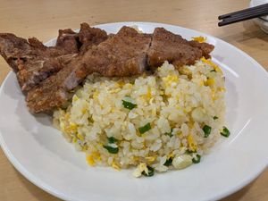 三日目
排骨チャーハン、牛肉ロール、小籠包、塩ラーメン