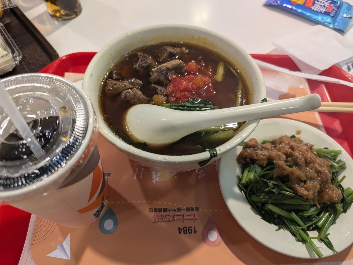 三日目、四日目
台湾101タワー、マンゴードリンク、牛肉トマト麺、桃園空港内