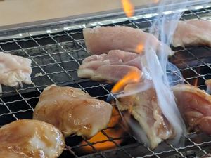 行きしなに、松坂で鶏焼き肉