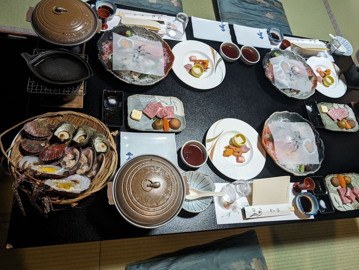 泊まりは志摩半島の新八屋さん。オーシャンビューで部屋食でした。