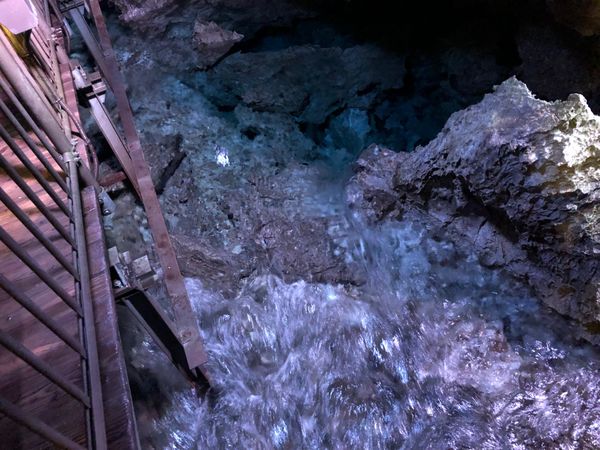 日本・岩手県「岩手」の写真：龍泉洞