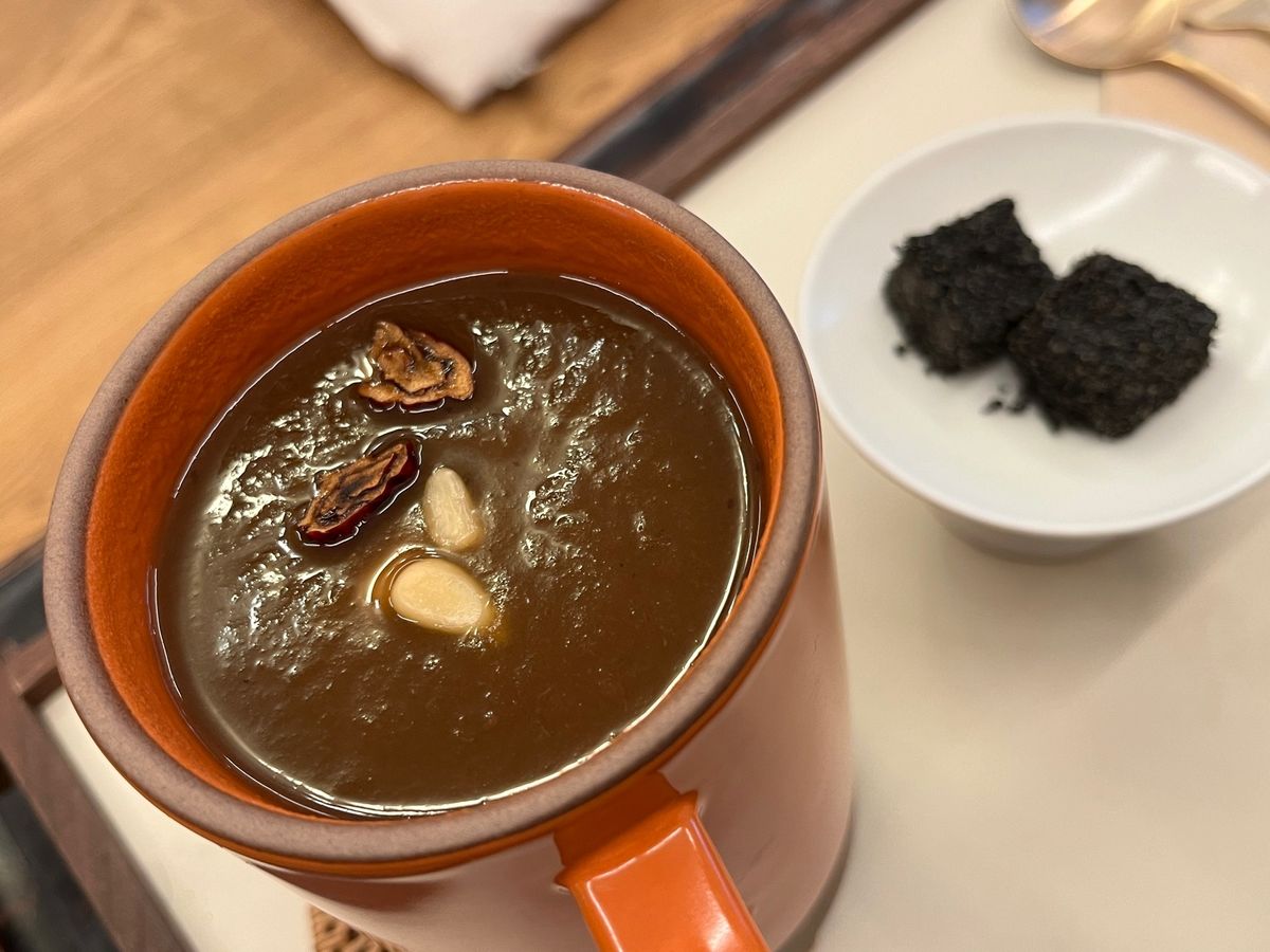 テチュ茶とゴマのお餅
こんなにコーンスープみたいなテチュ茶は初めて飲みまし...