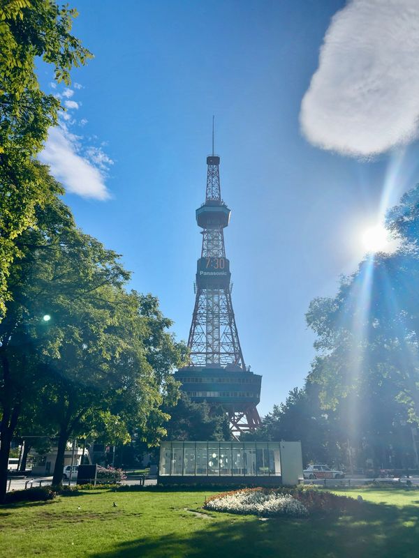 日本・北海道「北海道遠征」の写真：さっぽろテレビ塔
朝と夜