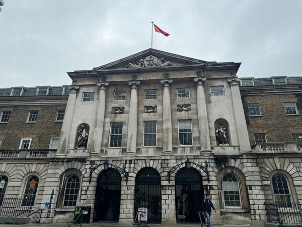 イギリス(英国)・ロンドン「人生初のバックパック🎒旅行✈️ 」の写真：ロンドンブリッジを散策🚶しました。