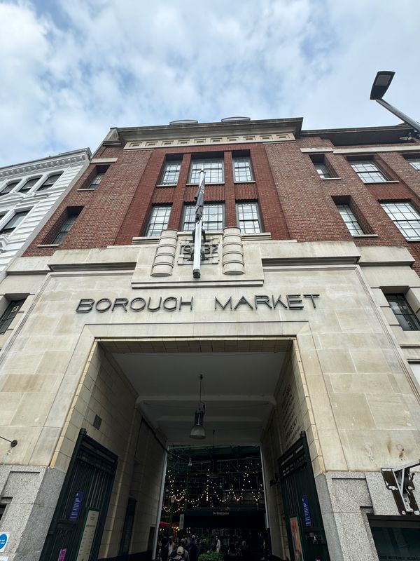 イギリス(英国)・ロンドン「人生初のバックパック🎒旅行✈️ 」の写真：ロンドン・バラマーケット
月曜日はお休み...