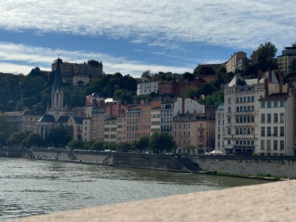 フランス・パリ「フランス🇫🇷   パリ・リヨン編」の写真：日曜日。この日は1人で街を散策🌇
リヨン...
