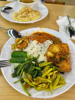 最後の夕食はNasi Kandar ICT。
JENホテル横の大きなモール...