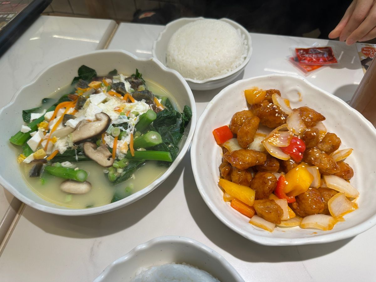 成田好きなので、羽田から香港へ向かうのは1年ぶりです。
搭乗してすぐ爆睡し...