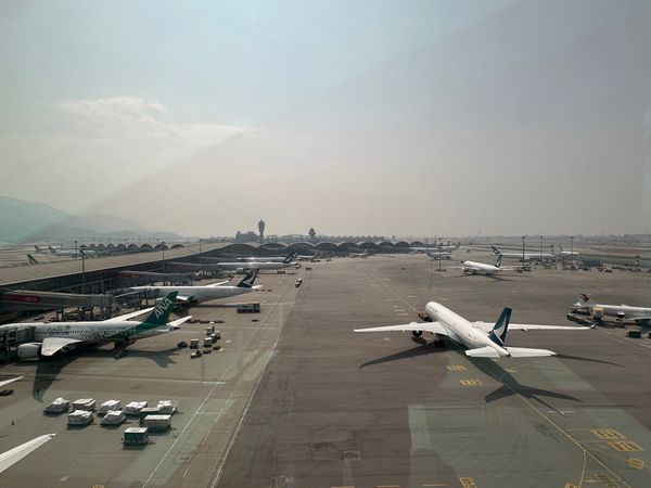 マレーシア・Penang International Airport「HND ✈︎ HKG ✈︎ PEN ✈︎ HKG ✈︎ NRT」の写真：翌日、妻の計らいで香港空港社員食堂にて飲...