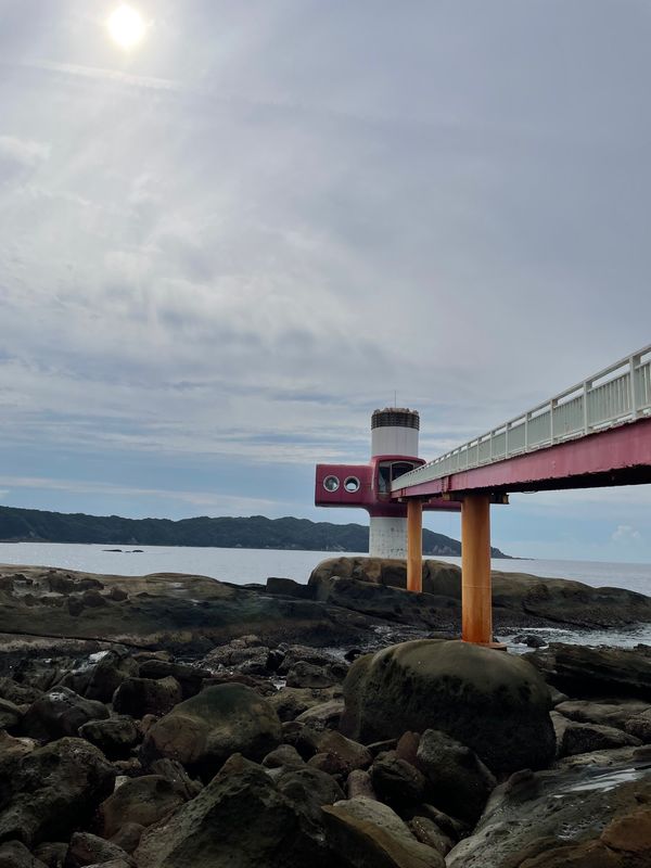 日本・愛媛県「四国一周」の写真：足摺岬からの海底館・四万十川の屋形舟では...