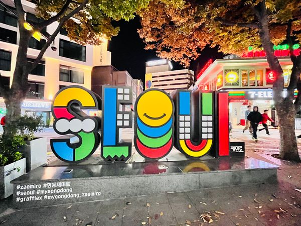 大韓民国 (韓国)・ソウル「韓国旅行」の写真：明洞通り