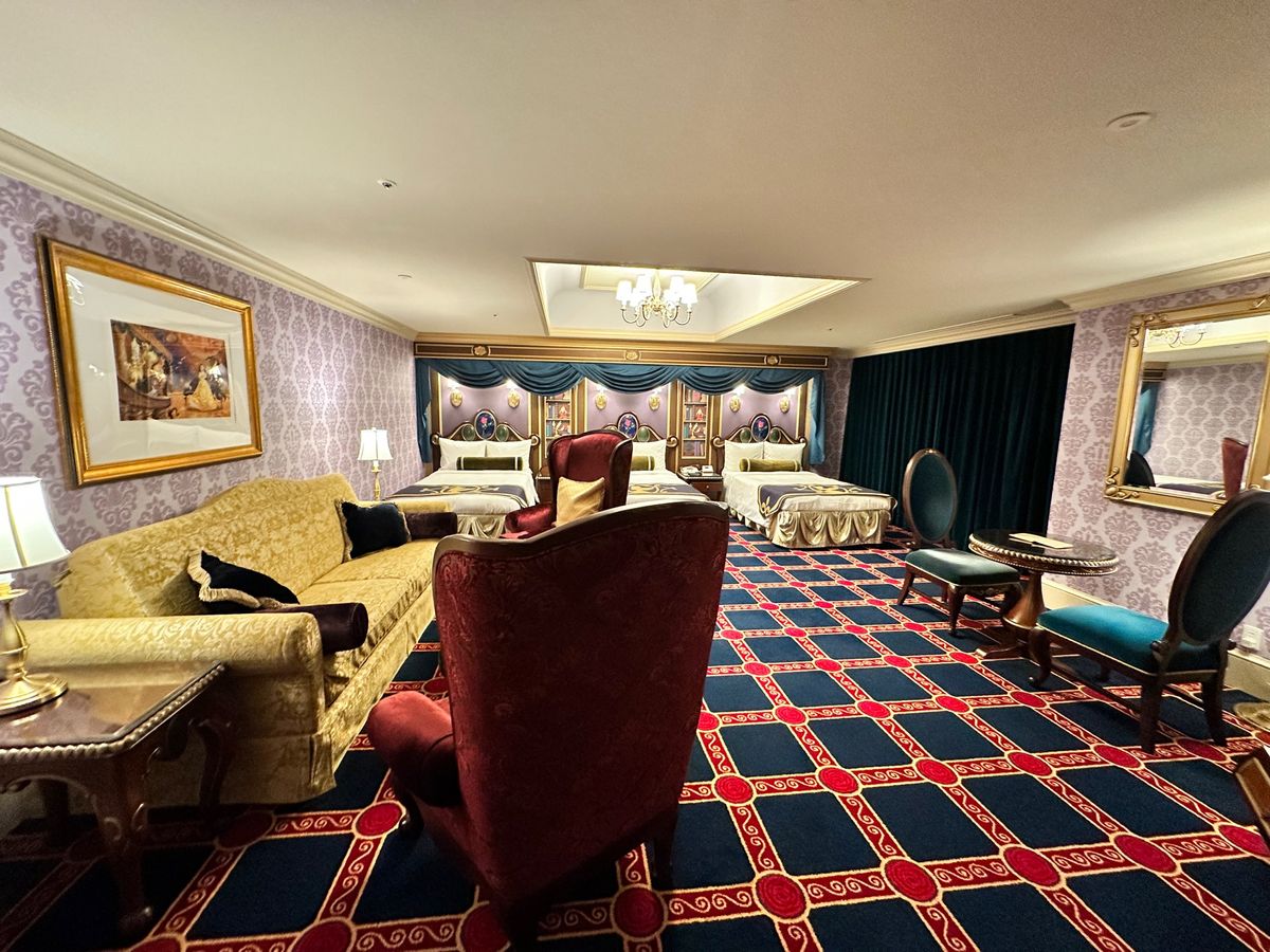 天候大荒れでハロウィンショーは中止
ディズニーランドホテル　美女と野獣ルー...