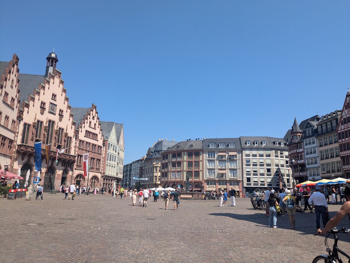 ノイシュバンシュタイン城、ミュンヘン市庁舎、フランクフルト等を観光。画像は...