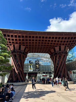 鼓門からのStarbucks