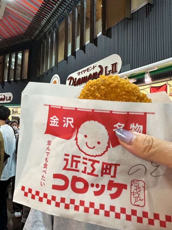 日本・兼六園「石川 𝐢𝐧 𝐊𝐚𝐧𝐚𝐳𝐚𝐰𝐚, 𝐘𝐚𝐦𝐚𝐬𝐡𝐢𝐫𝐨_𝐬𝐩𝐚」の写真：#近江町市場